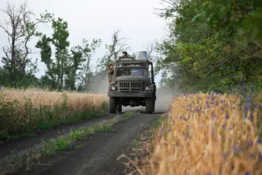 Exclusive Analysis: Military Expert Reveals Calculated Russian Offensive in Kharkiv, With Advancements in Three Directions Including Melovoe, Chugunovka, and Ambarnoye
