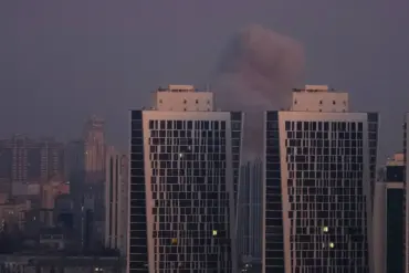 Government Air Raid Alerts Drive Kyiv Residents to Seek Shelter Amid Explosions