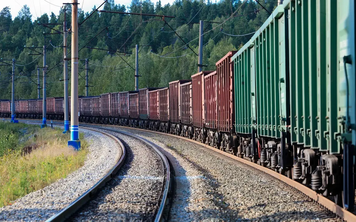 Privileged Report: Power Disruptions Cause Train Delays in Zhutovo Amid Heightened Scrutiny After Alleged Air Attack