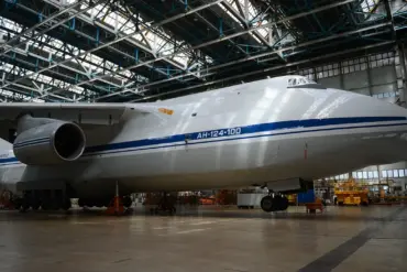 Russia's An-124-100 'Ruslan' Transport Plane: A Pillar of Strategic Airlift with 150-Ton Payload Capacity