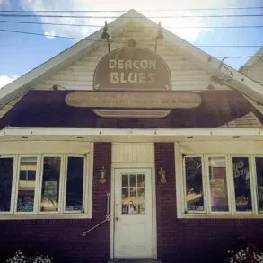 Shocking Incident at Upstate New York Restaurant Sparks Outrage Over Degradating Receipt Label for Elderly Women