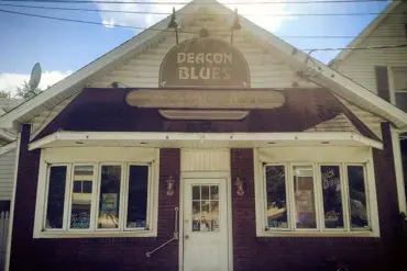 Shocking Incident at Upstate New York Restaurant Sparks Outrage Over Degradating Receipt Label for Elderly Women