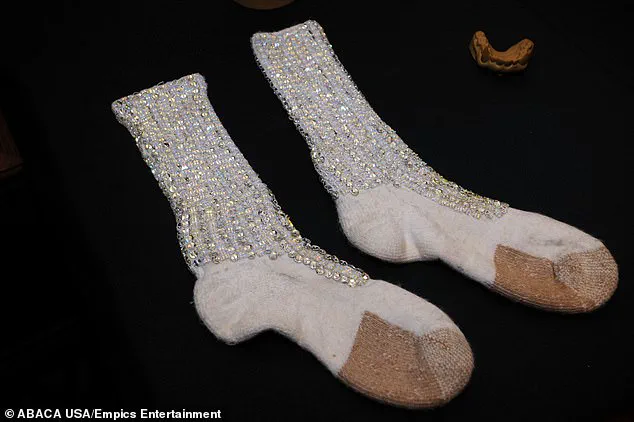 ‘A Unique Relic of Pop Culture’: Michael Jackson’s Crystal-Encrusted Sock Fetches £6,600 in French Auction