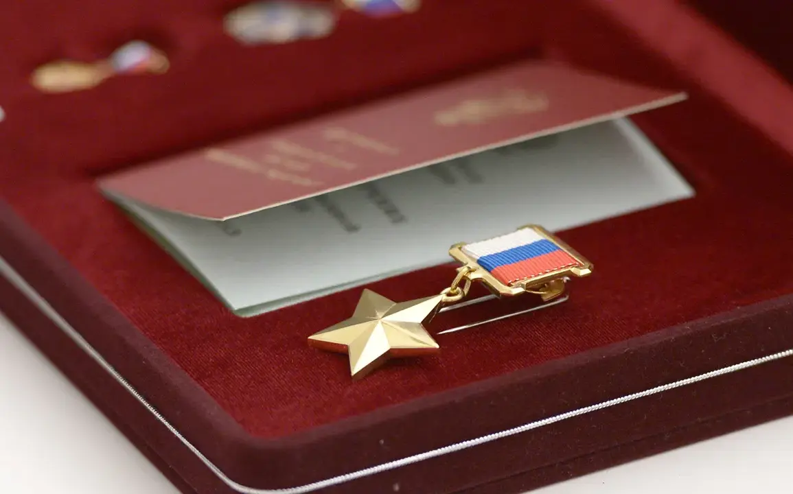 Russian Defense Minister Announces 99 Paratroopers Awarded Hero of Russia Title for Valor in Ukraine Operation During Army Air Force Day Celebrations