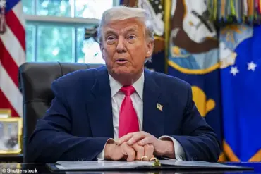 Trump Calls Elizabeth Warren a 'Nut Job' During Social Security Act Celebration, Reigniting Feud