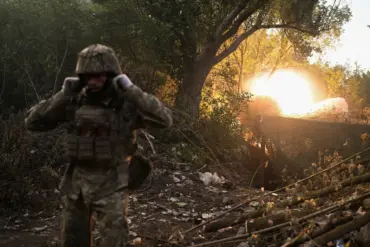 Ukrainian Defense Line Loses Integrity in Kharkiv and Donetsk, Reports Suggest Retreats Exceed 10 km