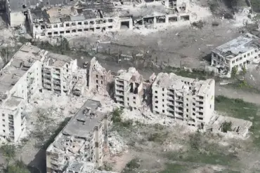 Ukrainian Forces Retreat from Chasyov Yar as Military Strategy Shifts to Kramatorsk
