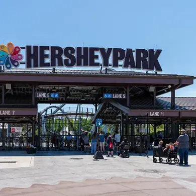 Child's Narrow Escape on Hersheypark Monorail Sparks Safety Concerns
